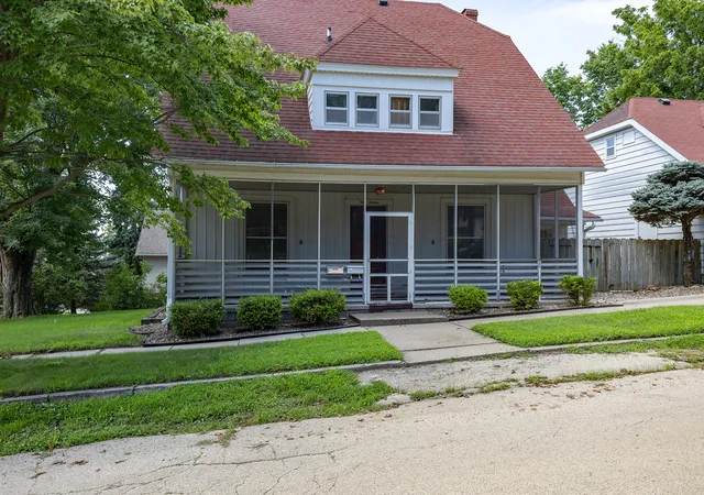 Photo 3 of Single family home for sale at 916 7th Street, Fulton, IL 61252 | MLS# 12735652 | Listing updated on 2026-10-09