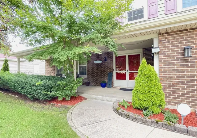 Photo 2 of Single family home for sale at 1039 Garfield Ave, Libertyville, IL 60048 | MLS# 12735767 | Listing updated on 2026-09-02
