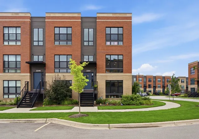 2nd image of 2210 Venture Dr, Schaumburg, IL 60173 | MLS# 12735774