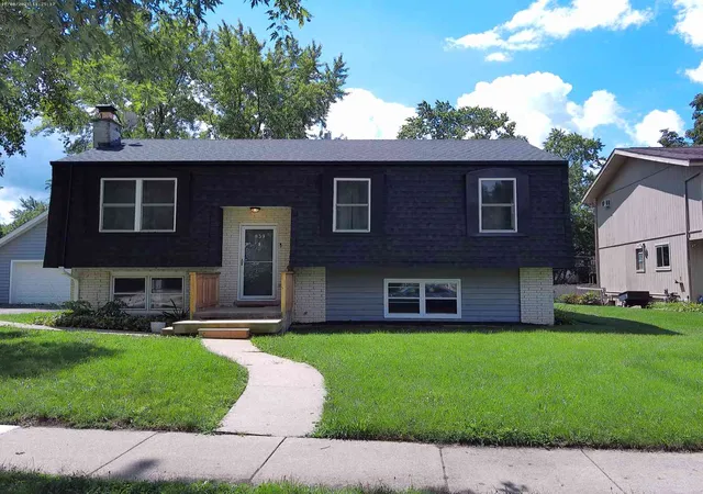 Photo 1 of Sale Pending at 839 Bonniebrook Ave, Mundelein, IL 60060 | MLS# 12735792 | Listing updated on 2026-08-26