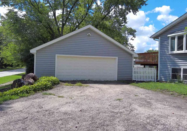 Photo 2 of Sale Pending at 839 Bonniebrook Ave, Mundelein, IL 60060 | MLS# 12735792 | Listing updated on 2026-08-26