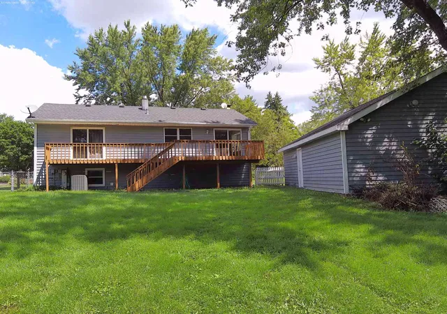 Photo 2 of Sale Pending at 839 Bonniebrook Ave, Mundelein, IL 60060 | MLS# 12735792 | Listing updated on 2026-08-26