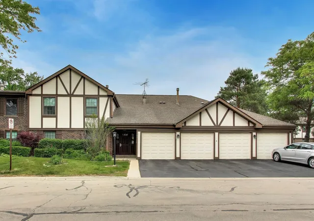 1st image of 1264 Williamsburg Dr #D1, Schaumburg, IL 60193 | MLS# 12735798