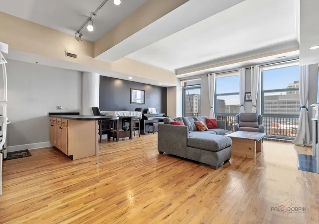2nd image of 165 N Canal St #1205, Chicago, IL 60606 | MLS# 12735835