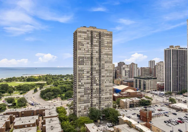 3rd image of 1660 N La Salle Dr #2809, Chicago, IL 60614 | MLS# 12735843