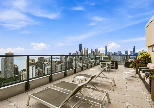 2nd image of 1660 N La Salle Dr, Chicago, IL 60614