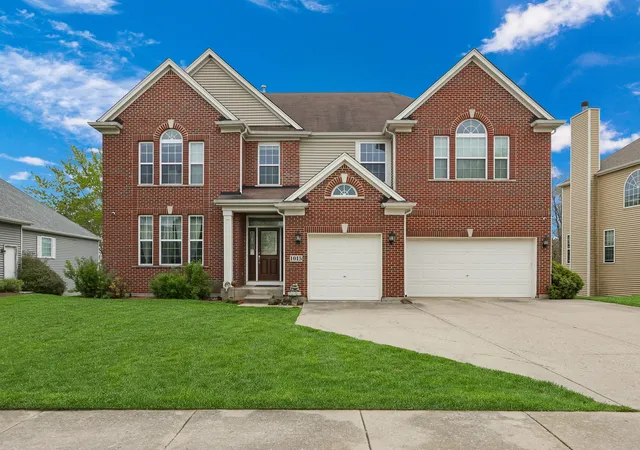Photo 3 of Single family home for sale at 1015 Timber Lake Dr, Antioch, IL 60002 | MLS# 12735846 | Listing updated on 2026-08-25