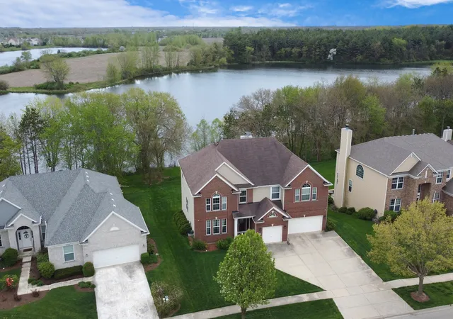Photo 3 of Single family home for sale at 1015 Timber Lake Dr, Antioch, IL 60002 | MLS# 12735846 | Listing updated on 2026-08-25
