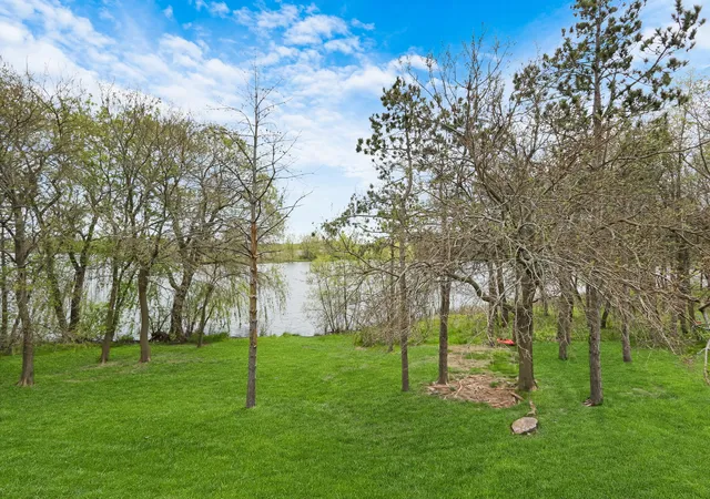 Photo 4 of Single family home for sale at 1015 Timber Lake Dr, Antioch, IL 60002 | MLS# 12735846 | Listing updated on 2026-08-25