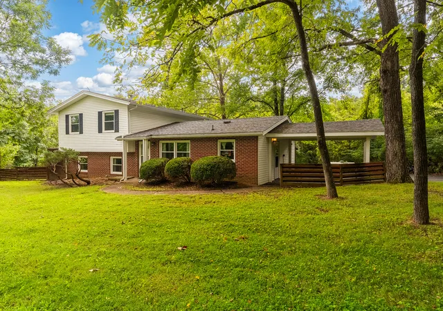 2nd image of 222 Bay Rd, Carbondale, IL 62903 | MLS# 12735852