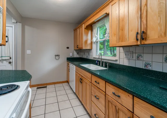 4th image of 222 Bay Rd, Carbondale, IL 62903 | MLS# 12735852