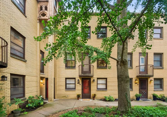 Photo 2 of Townhouse for sale at 129 Francisco Ter, Oak Park, IL 60302 | MLS# 12735855 | Listing updated on 2026-08-28