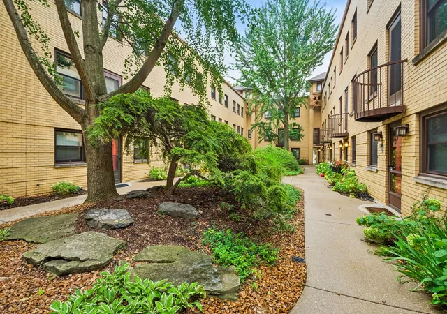 Photo 3 of Townhouse for sale at 129 Francisco Ter, Oak Park, IL 60302 | MLS# 12735855 | Listing updated on 2026-08-28