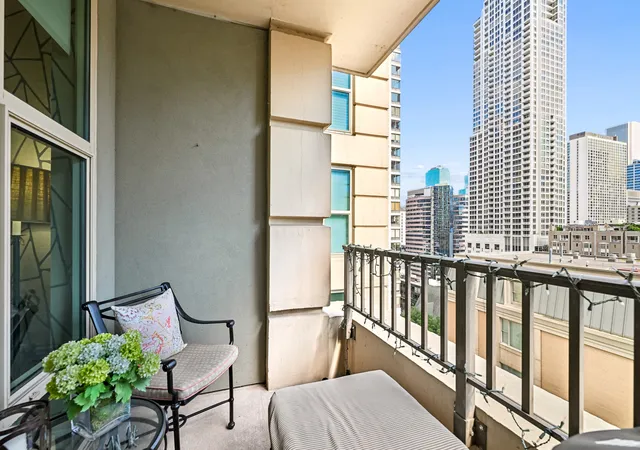Photo 3 of Condo for sale at 25 E Superior St #1504, Chicago, IL 60611 | MLS# 12735867 | Listing updated on 2026-09-01