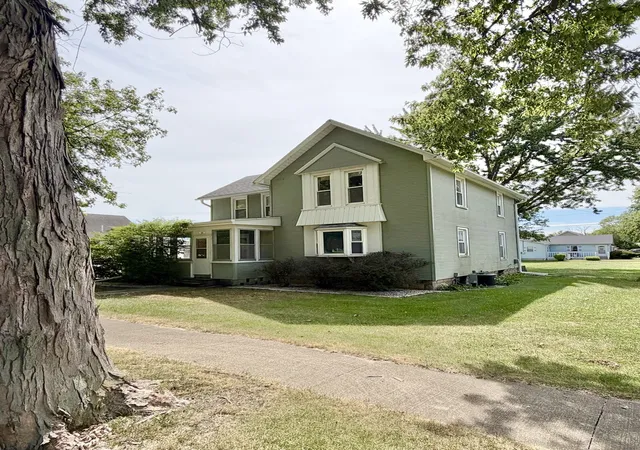 Photo 2 of Single family home for sale at 54 Lafayette St, Saunemin, IL 61769 | MLS# 12735908 | Listing updated on 2026-08-28