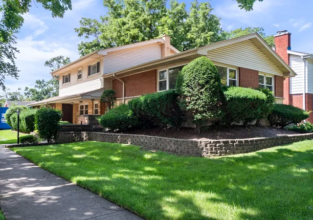 Photo 2 of Single family home for sale at 600 Florence Dr, Park Ridge, IL 60068 | MLS# 12735930 | Listing updated on 2026-08-25