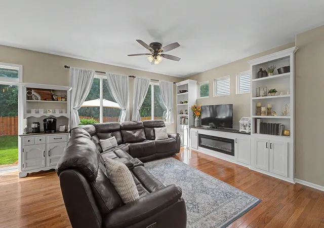 Photo 4 of Single family home for sale at 307 S Cornerstone Dr, Volo, IL 60020 | MLS# 12735945 | Listing updated on 2026-08-29