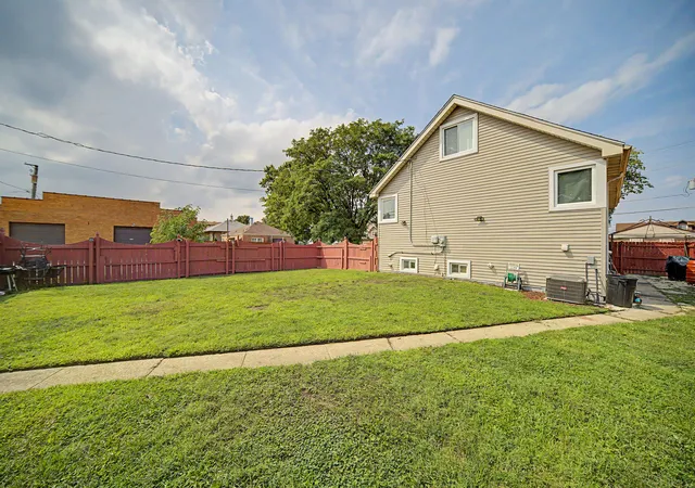 24th image of 8043 Salisbury Ave, Lyons, IL 60534 | MLS# 12735952