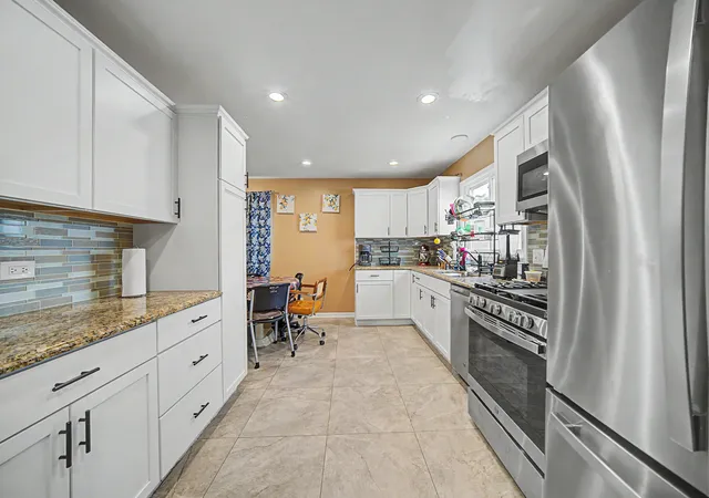 image of 8043 Salisbury Ave, Lyons, IL 60534 | MLS# 12735952