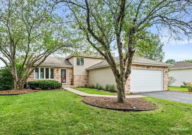 2nd image of 1702 Pebble Beach Dr, Plainfield, IL 60586 | MLS# 12735961