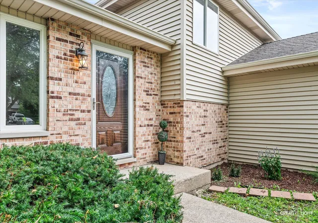 3rd image of 1702 Pebble Beach Dr, Plainfield, IL 60586 | MLS# 12735961