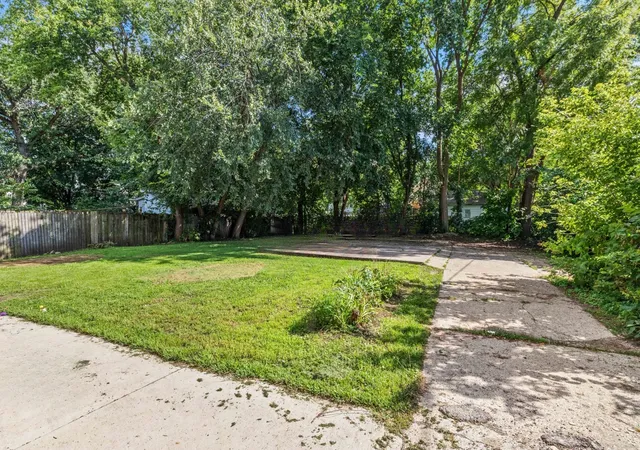 Listing Photo 2 - Condo for sale in building located at 1119 9th Ave, Rockford, IL 61101