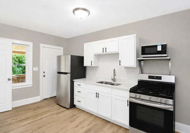 Listing Photo 5 - Condo for sale in building located at 1119 9th Ave, Rockford, IL 61101