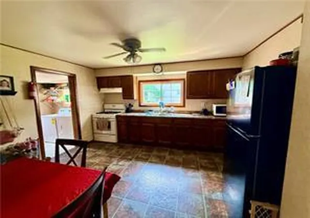 Photo 4 of Single family home for sale at 701 W Washington St, Hoopeston, IL 60942 | MLS# 12735999 | Listing updated on 2026-08-25