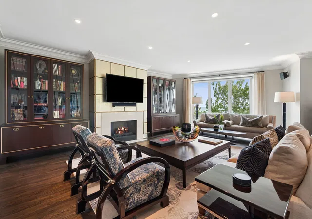 3rd image of 840 N Lake Shore Dr, Chicago, IL 60611