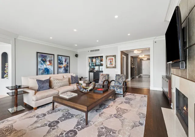5th image of 840 N Lake Shore Dr, Chicago, IL 60611