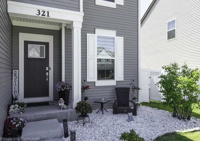 3rd image of 321 S Pointe Ave, South Elgin, IL 60177 | MLS# 12736038