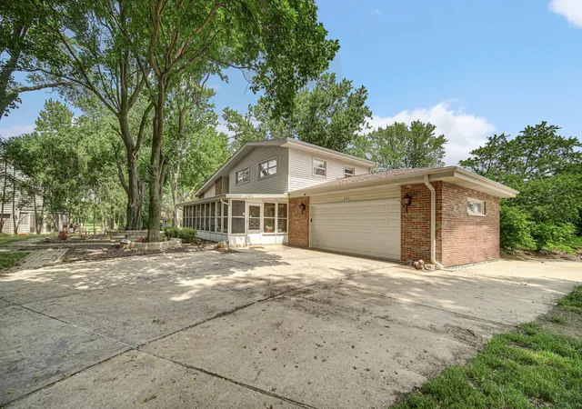 2nd image of 205 Sharon Dr, Sleepy Hollow, IL 60118 | MLS# 12736046