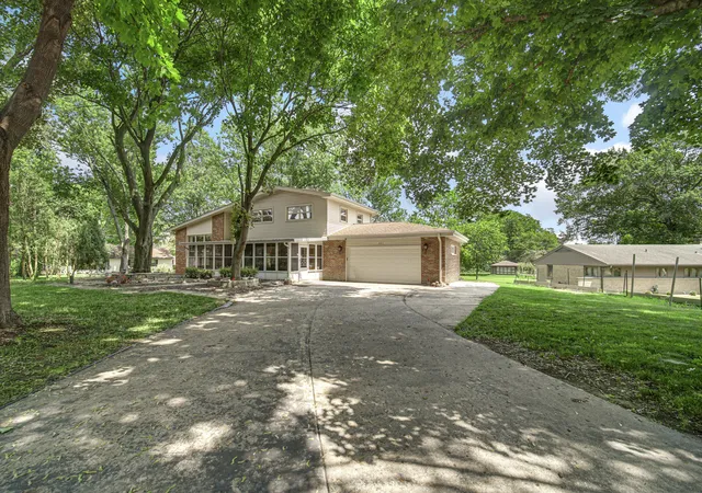 3rd image of 205 Sharon Dr, Sleepy Hollow, IL 60118 | MLS# 12736046