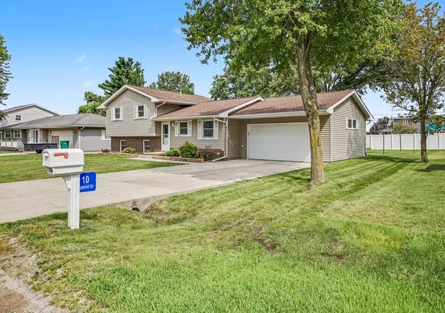 3rd image of 10 Imperial Dr, Streator, IL 61364 | MLS# 12736096