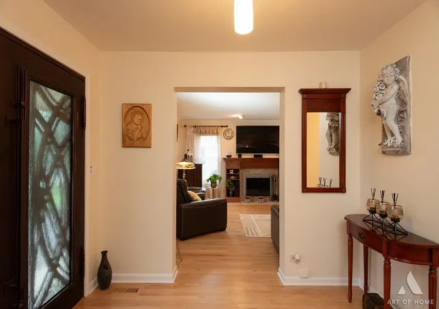 Photo 3 of Single family home for sale at 349 Tioga Trl, Wood Dale, IL 60191 | MLS# 12736167 | Listing updated on 2026-09-02