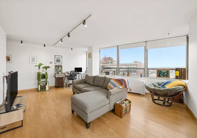 4th image of 5701 N Sheridan Rd #12B, Chicago, IL 60660 | MLS# 12736194