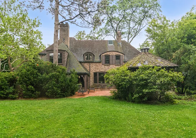 2nd image of 102 Pine Rd, Barrington, IL 60010 | MLS# 12736230