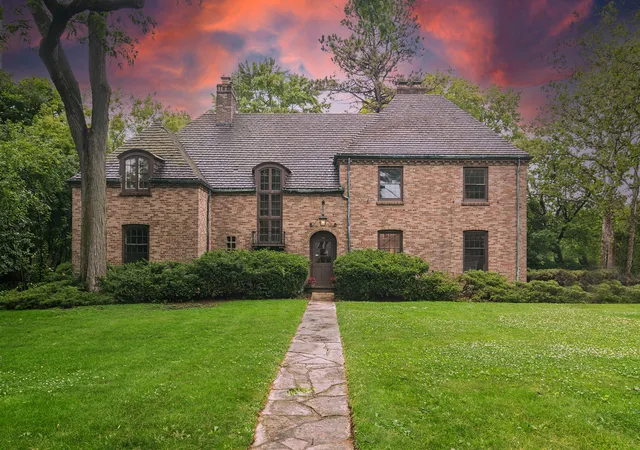 3rd image of 102 Pine Rd, Barrington, IL 60010 | MLS# 12736230