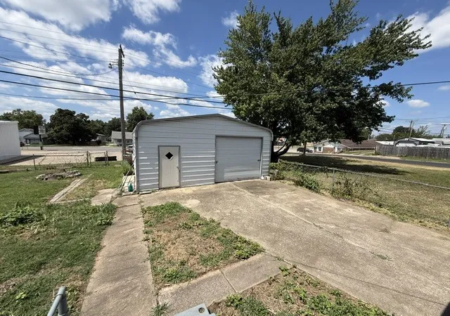 Photo 30 of Single family home for sale at 805 S 14th Street, Herrin, IL 62848 | MLS# 12736241 | Listing updated on 2026-08-25
