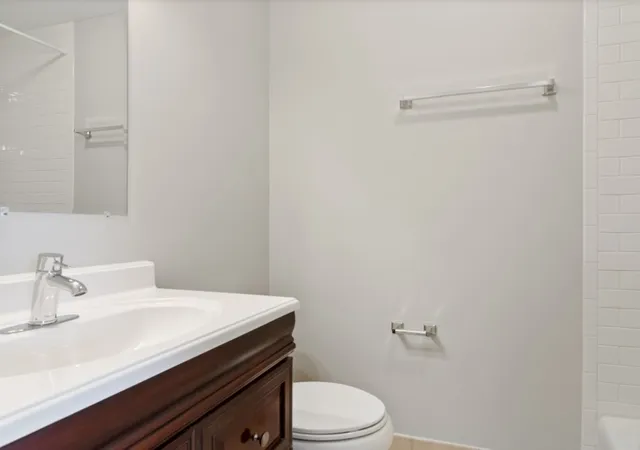 5th image of 901 Waukegan Rd #B, Deerfield, IL 60015 | MLS# 12736276