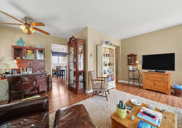 Photo 4 of Single family home for sale at 17156 Walter St, Lansing, IL 60438 | MLS# 12736287 | Listing updated on 2026-08-22