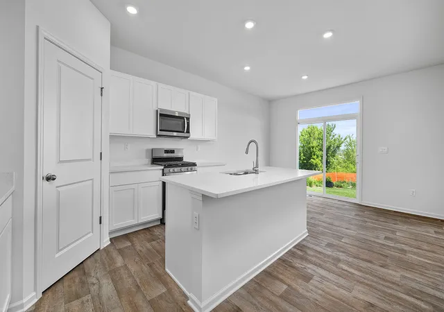 3rd image of 863 Cascade Ct, Pingree Grove, IL 60140 | MLS# 12736344