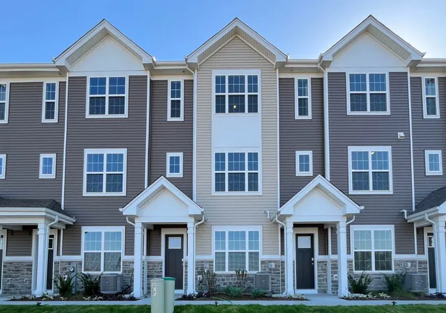 1st image of 2682 Arrowhead Dr, Pingree Grove, IL 60140 | MLS# 12736354