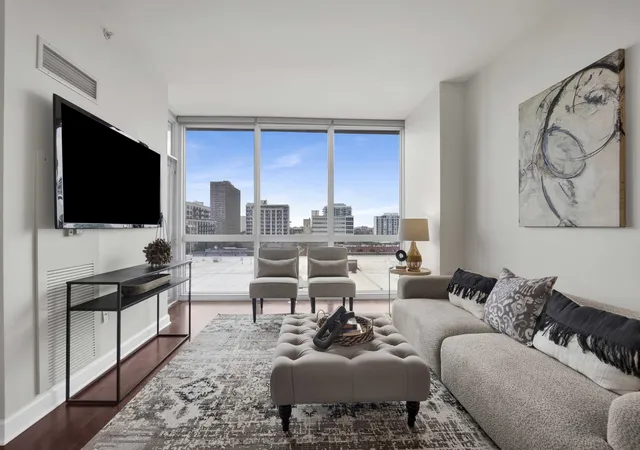 Photo 4 of Condo for sale at 1901 S Calumet Ave #911, Chicago, IL 60616 | MLS# 12736378 | Listing updated on 2026-08-20