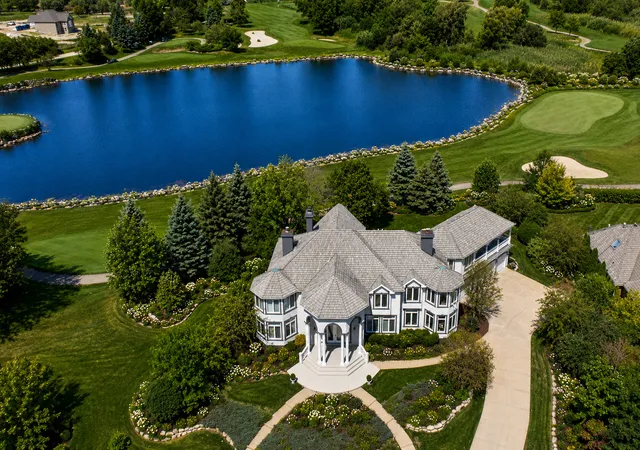 4th image of 2 Ruffled Feathers Dr, Lemont, IL 60439 | MLS# 12736389