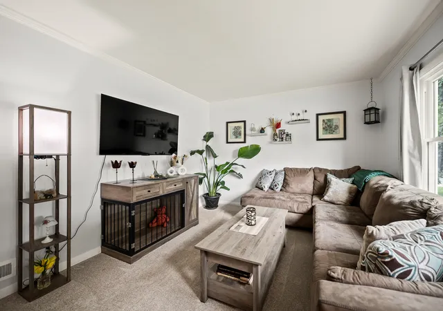 Photo 4 of Single family home for sale at 404 24th Avenue, East Moline, IL 61244 | MLS# 12736402 | Listing updated on 2026-09-08