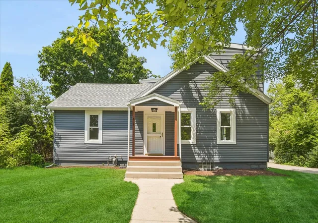 2nd image of 818 Bach St, Northbrook, IL 60062 | MLS# 12736407