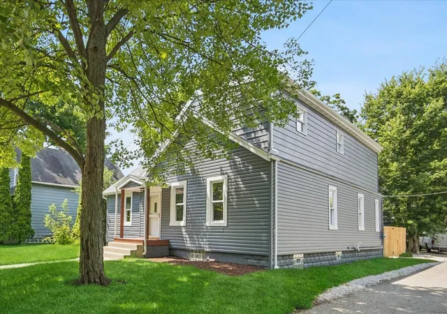 3rd image of 818 Bach St, Northbrook, IL 60062 | MLS# 12736407