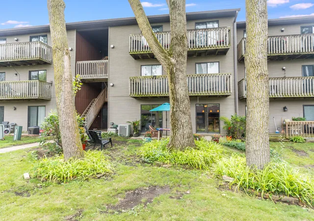 image of 2350 S St, Elgin, IL 60123