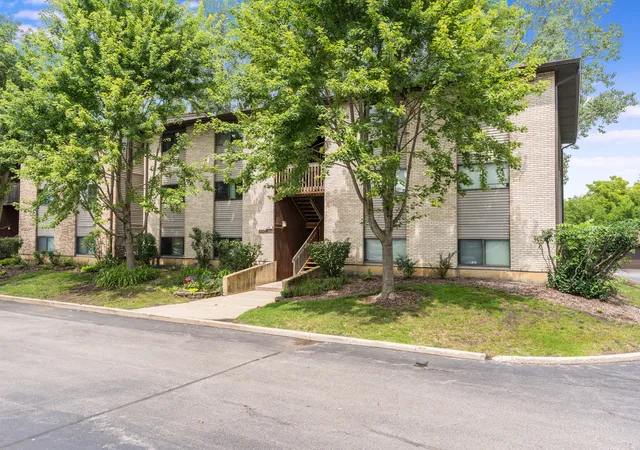 2nd image of 2350 South St #D, Elgin, IL 60123 | MLS# 12736473